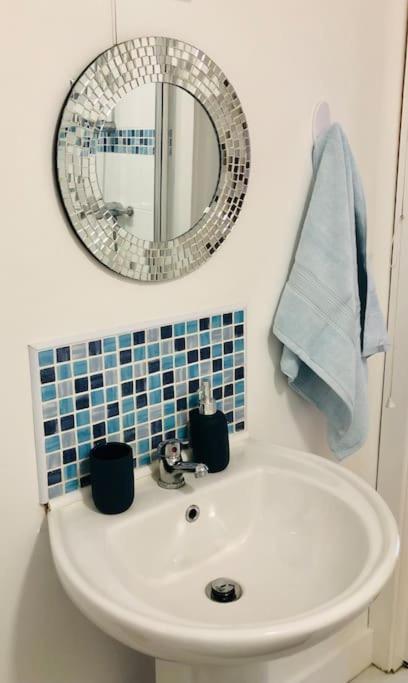 Cliftonville Apartments Белфаст Екстериор снимка