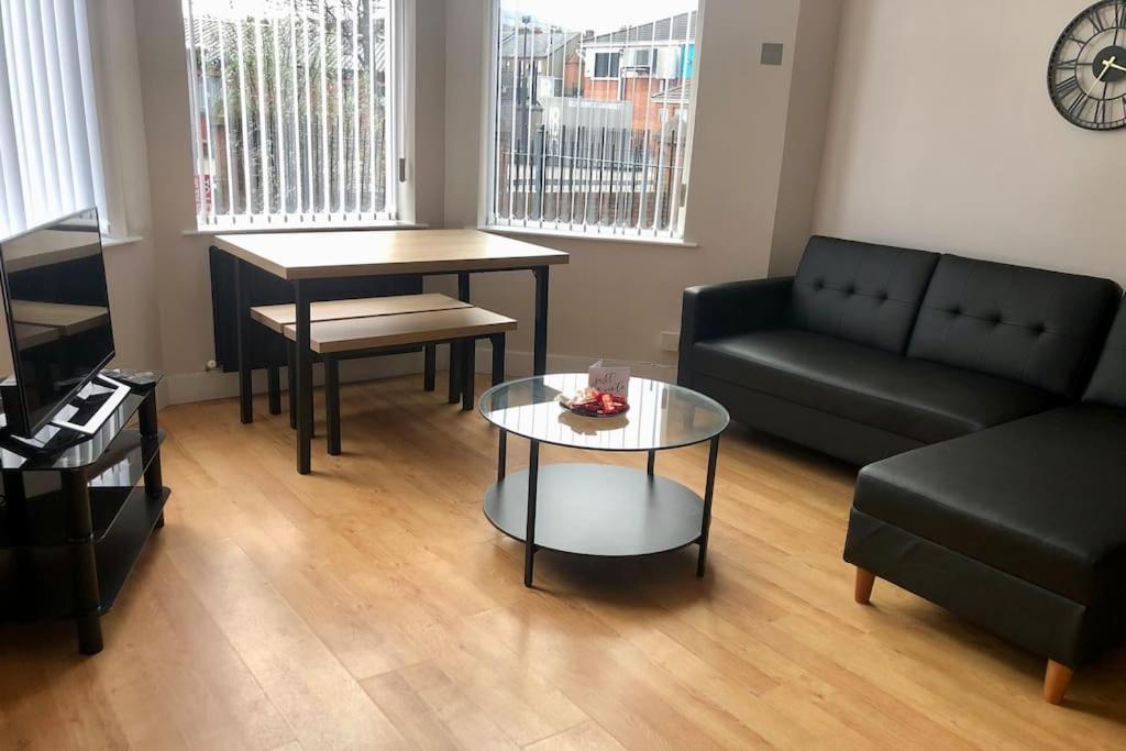 Cliftonville Apartments Белфаст Екстериор снимка